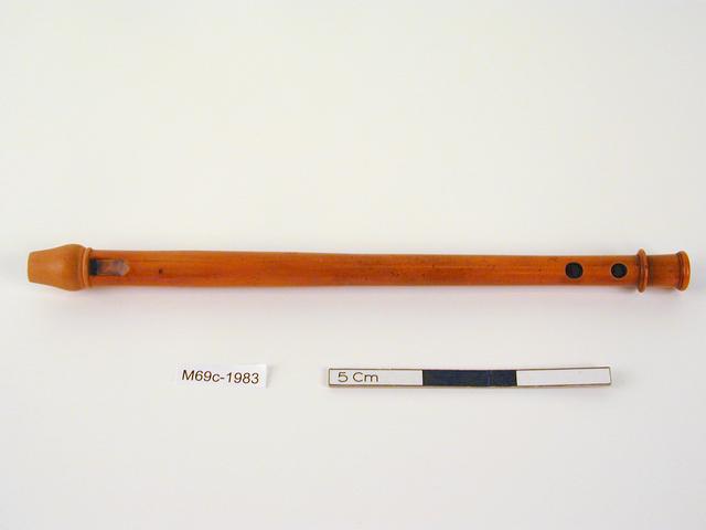 Frontal view of object no. M69c-1983.