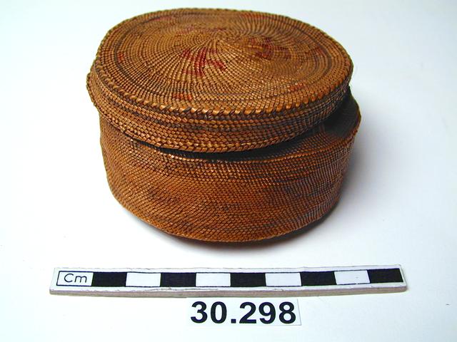 Image of basket (containers); lid (containers)