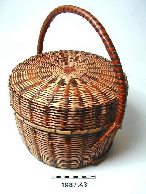 Image of basket (containers); basket (containers)