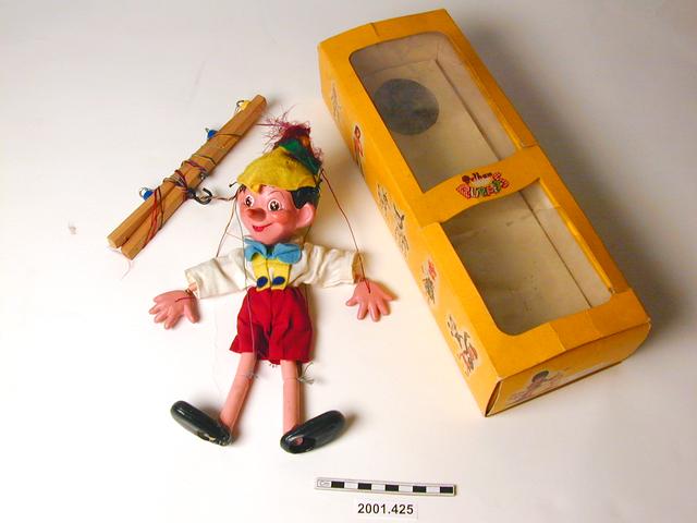 string puppet; toy box (pastimes: toys)