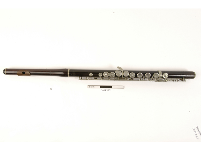 Image of 421.121.12 Open side-blown flutes with fingerholes