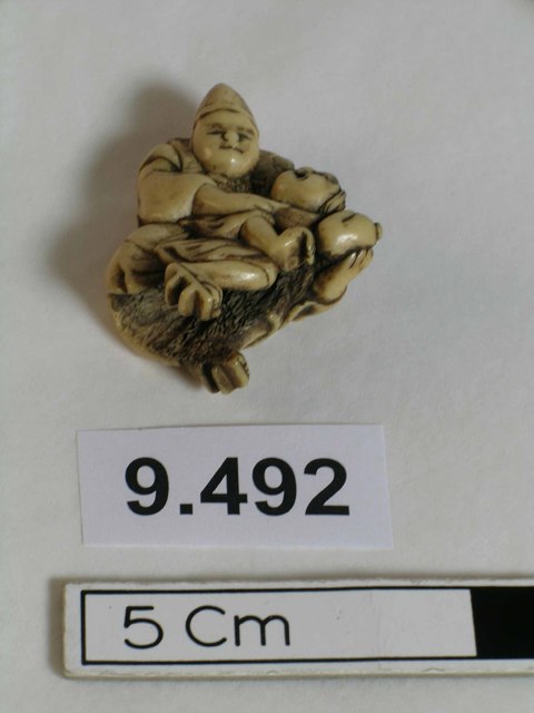 Frontal view of object no. 9.492.