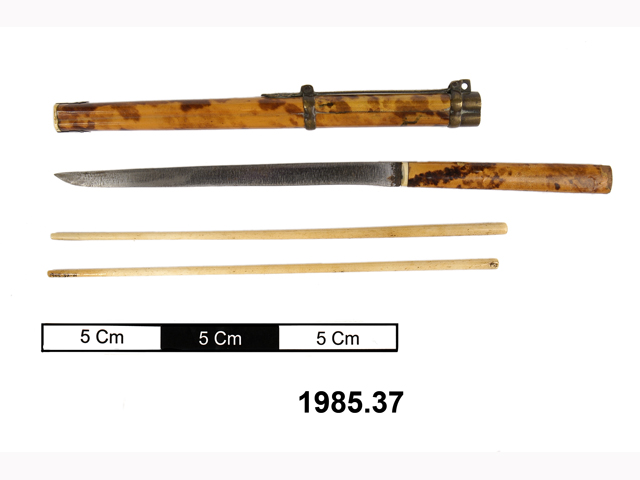 Image of eating set; eating set container; sheath (food processing & storage); chopsticks (food service); knife (food service)