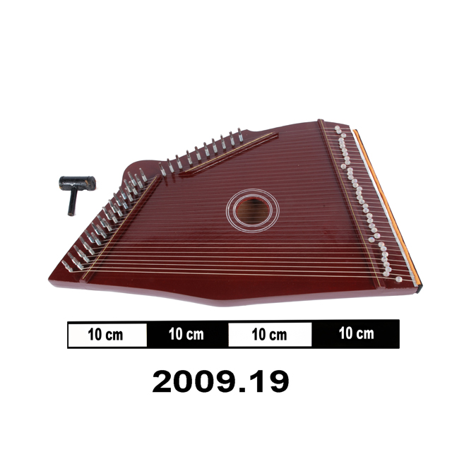 Image of zither; tuning-key; case (elements of musical instruments)