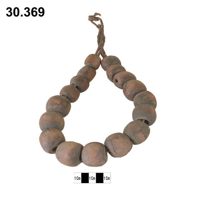 Image of necklet (neck ornament (personal adornment))