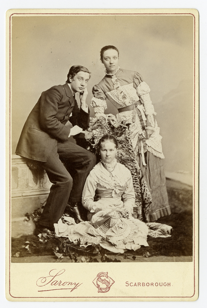 Image of Cabinet card featuring a photograph of Emslie Horniman and Annie Horniman