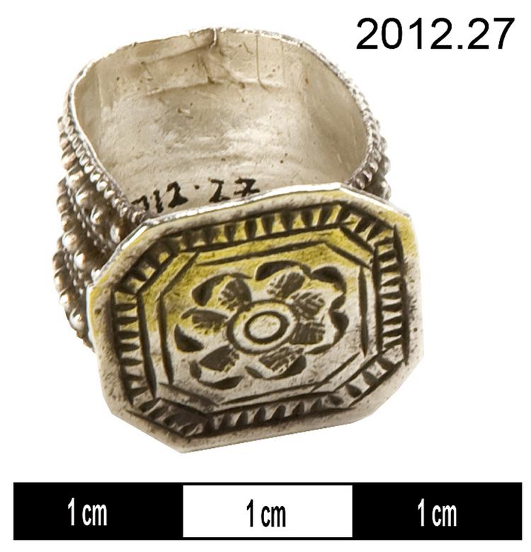 ring (personal adornment)