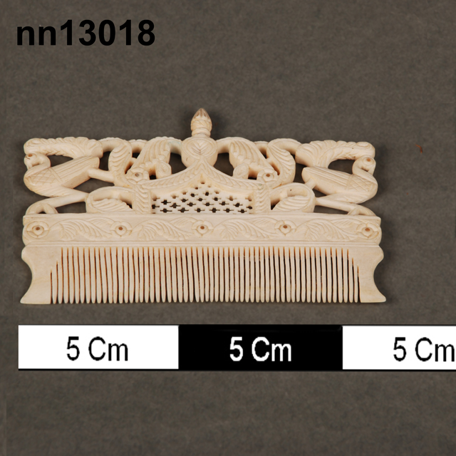 image of comb (hair ornament)