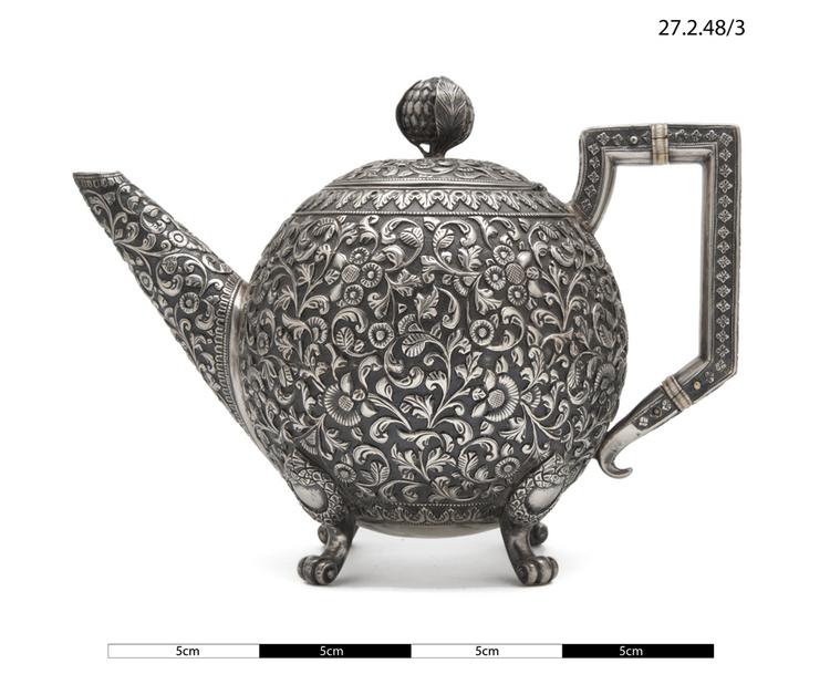 Image of teapot (food service)