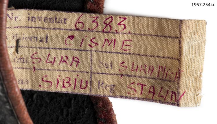 Detail view of label of Horniman Museum object no 1957.254ia