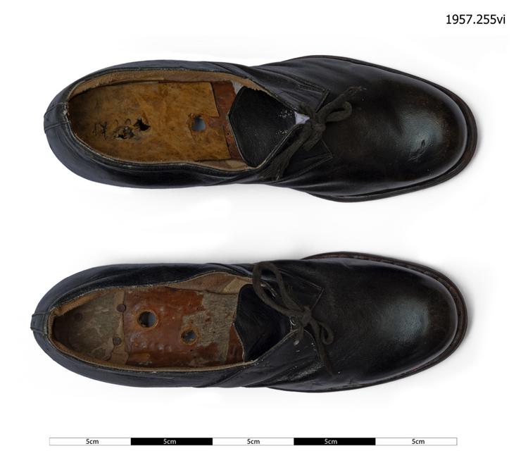 Image of shoes (clothing: footwear)