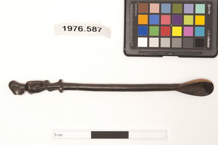 Frontal view of whole of Horniman Museum object no 1976.587