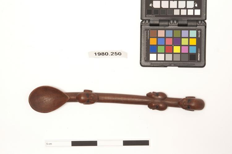 Frontal view of whole of Horniman Museum object no 1980.250