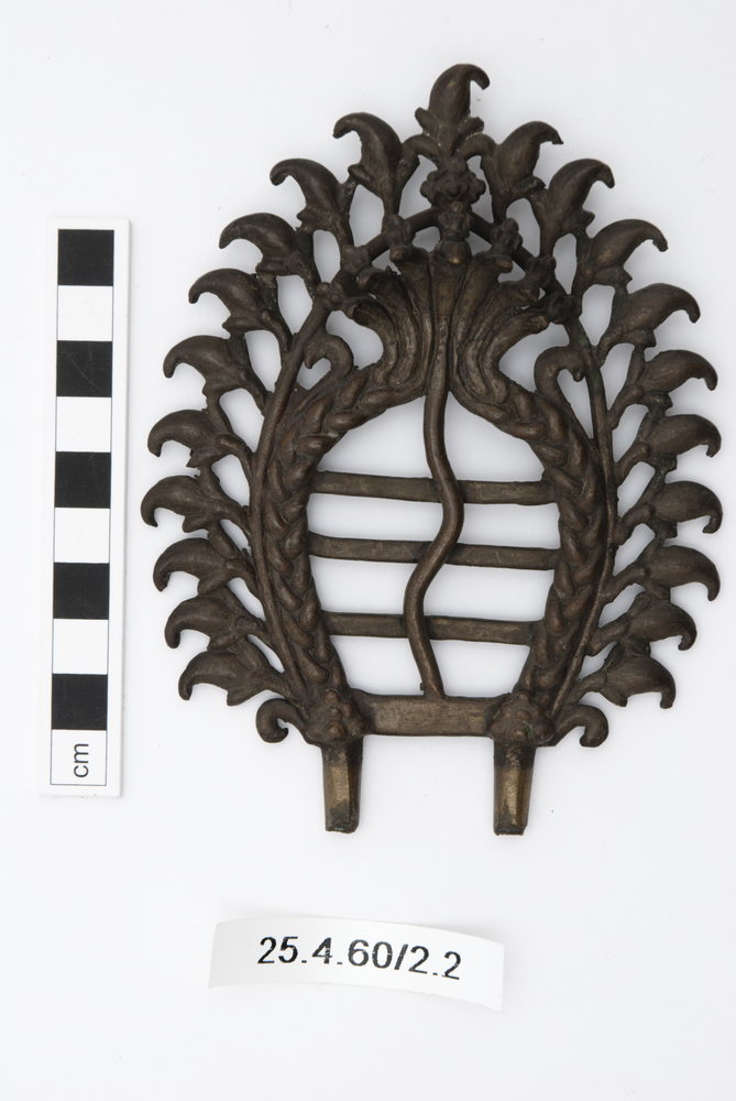 Frontal view of whole of Horniman Museum object no 25.4.60/2.2