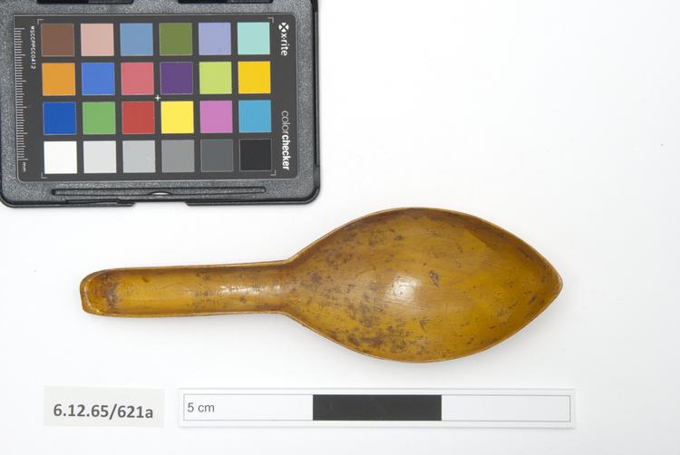 Frontal view of whole of Horniman Museum object no 6.12.65/621a