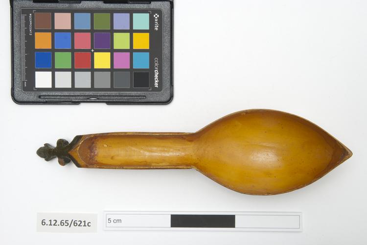 Frontal view of whole of Horniman Museum object no 6.12.65/621c