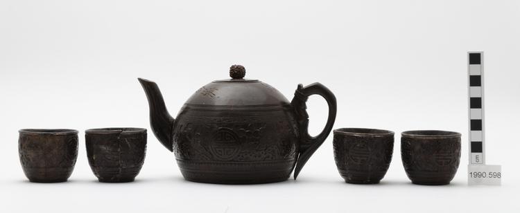 teacups (cups (food service)); teapot (food service); teapot lid