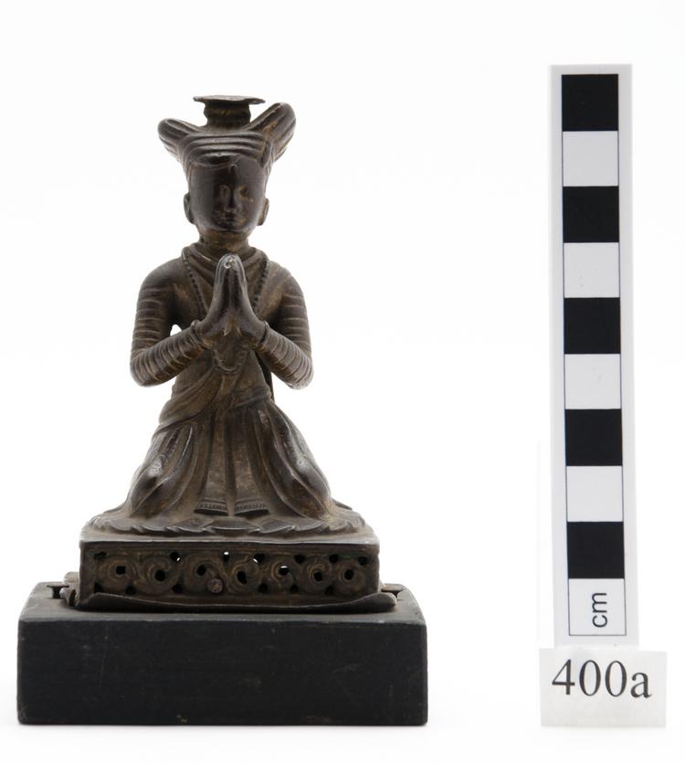 Frontal view of whole of Horniman Museum object no 400a