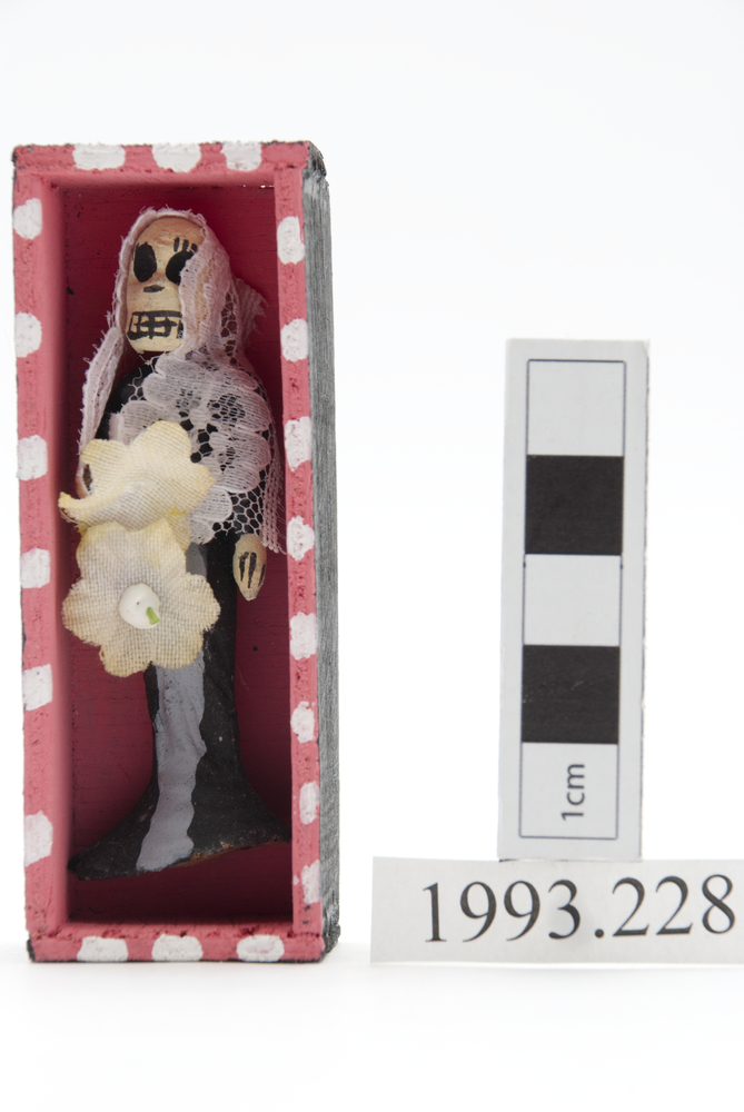 Frontal view of whole of Horniman Museum object no 1993.228