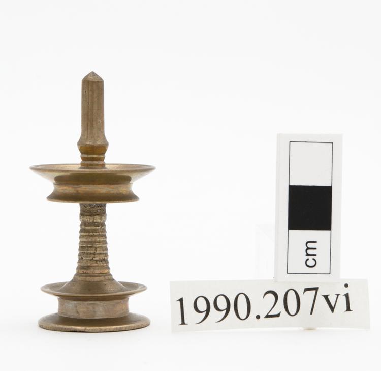 altar vessel; lamps (lighting devices)