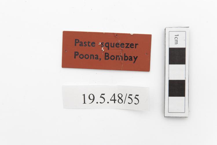 General view of label of Horniman Museum object no 19.5.48/55