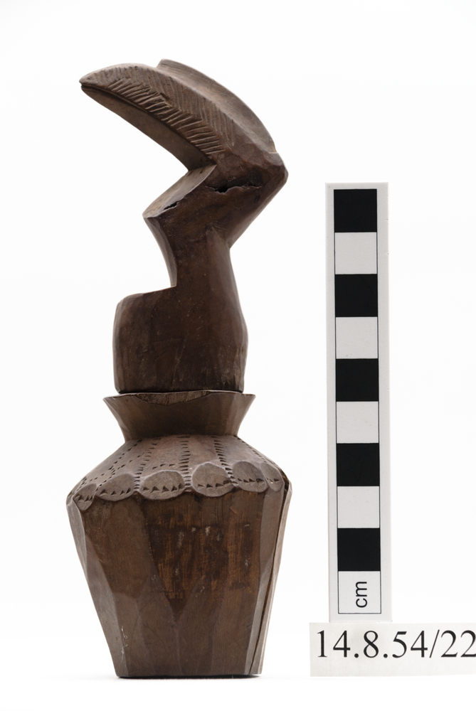 Frontal view of whole of Horniman Museum object no 14.8.54/22