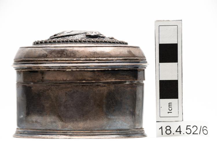 Image of lime container; lid (containers)