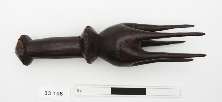 General view of whole of Horniman Museum object no 33.106