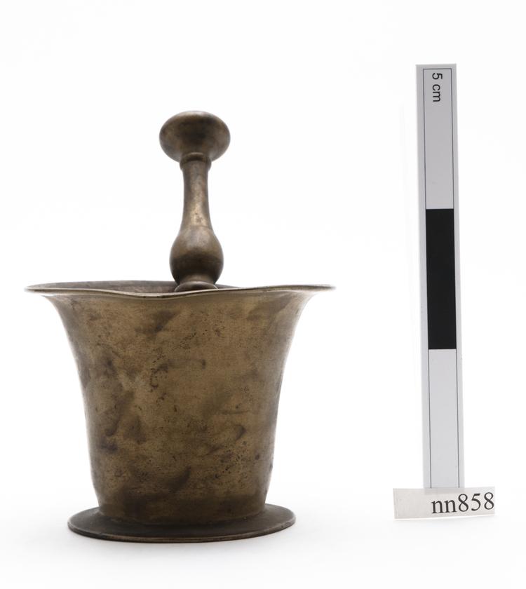 Image of pestle (food processing & storage); mortar (food processing & storage)