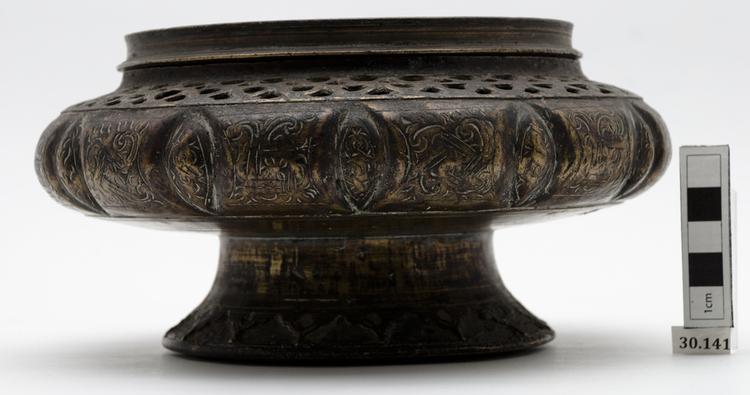 Image of betel nut box; lid (containers)