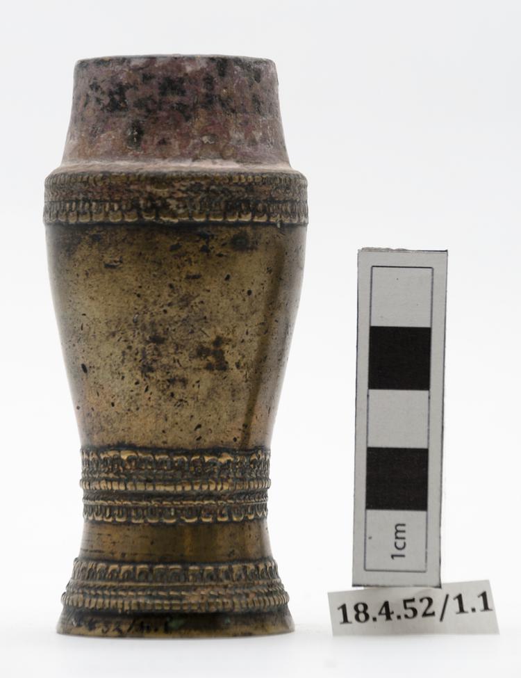 General view of whole of Horniman Museum object no 18.4.52/1.1