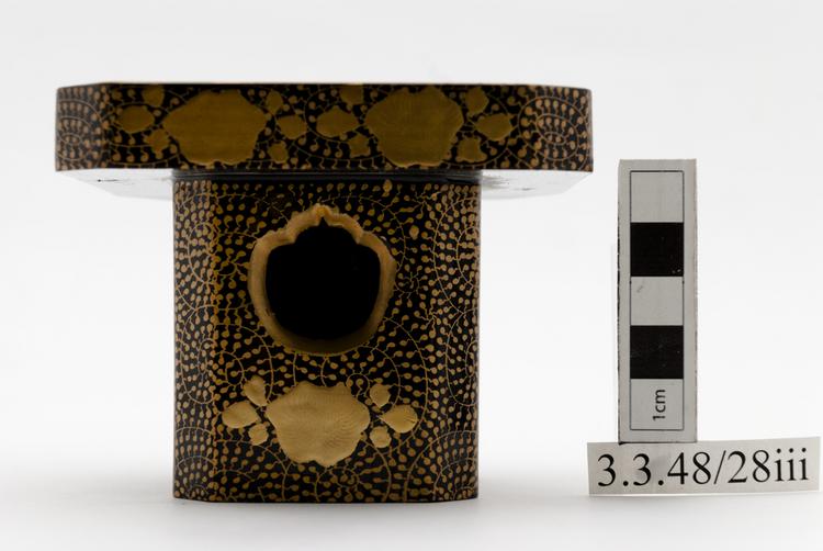 Frontal view of whole of Horniman Museum object no 3.3.48/28iii