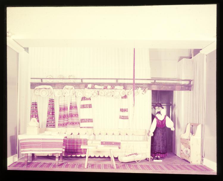 General view of whole of Horniman Museum object no ARC/HMG/EXH/1957/001/004/022