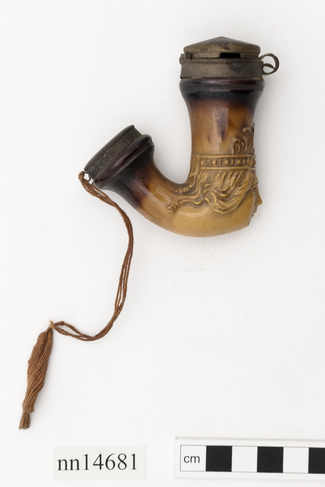 Image of pipe bowl (pipe (narcotics & intoxicants: smoking))