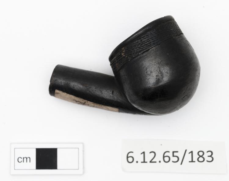 Image of pipe bowl (pipe (narcotics & intoxicants: smoking))