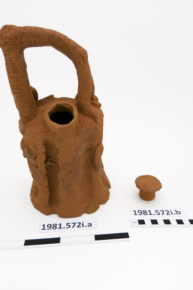 General view of whole of Horniman Museum object no 1981.572i