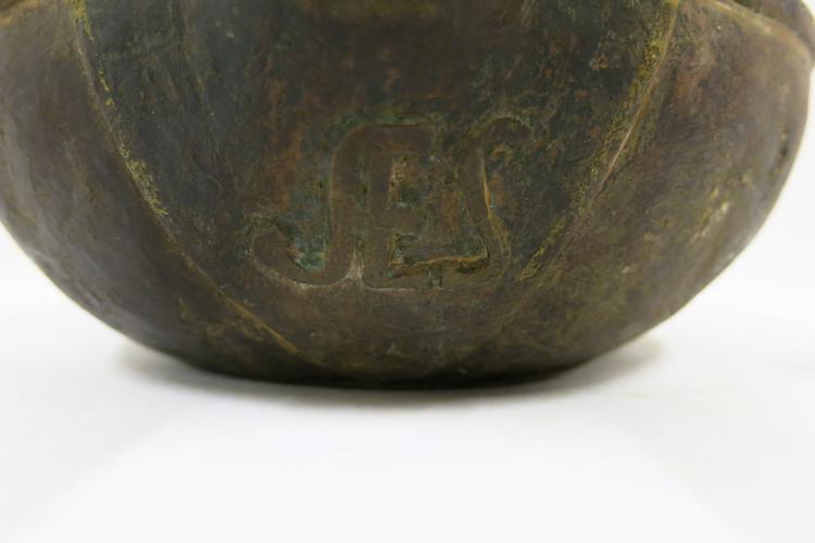 General View of the lettering under the handle at the front of Horniman Museum object no 1636