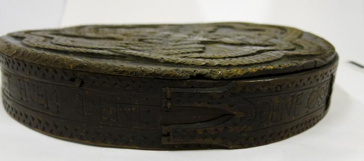 General View of the writing on rim of Horniman Museum object no 30.9.65/10i
