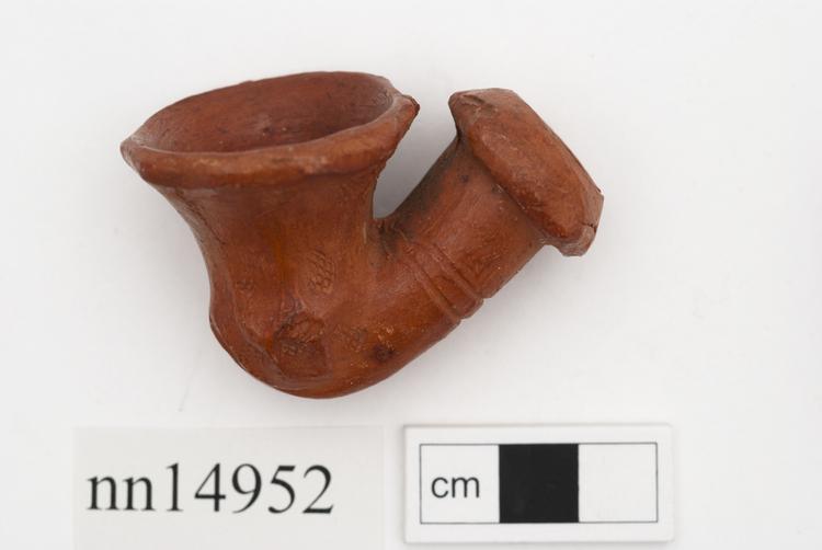 image of pipe bowl (pipe (narcotics & intoxicants: smoking))