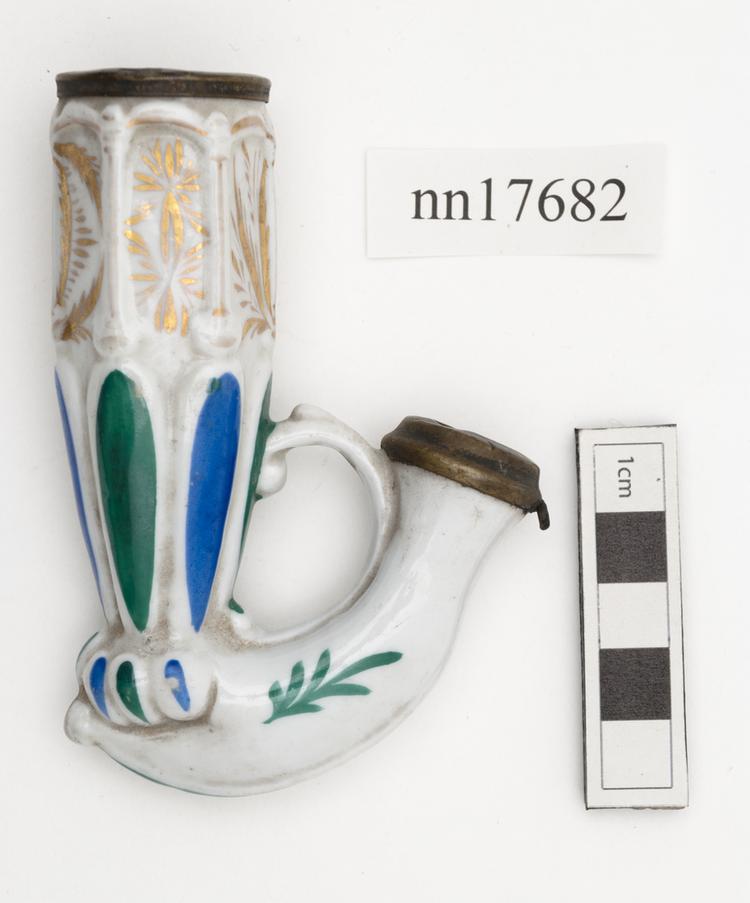 pipe bowl (pipes (narcotics & intoxicants: smoking))