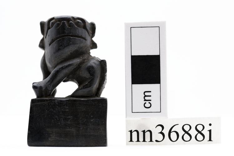 Frontal view of whole of Horniman Museum object no nn3688i