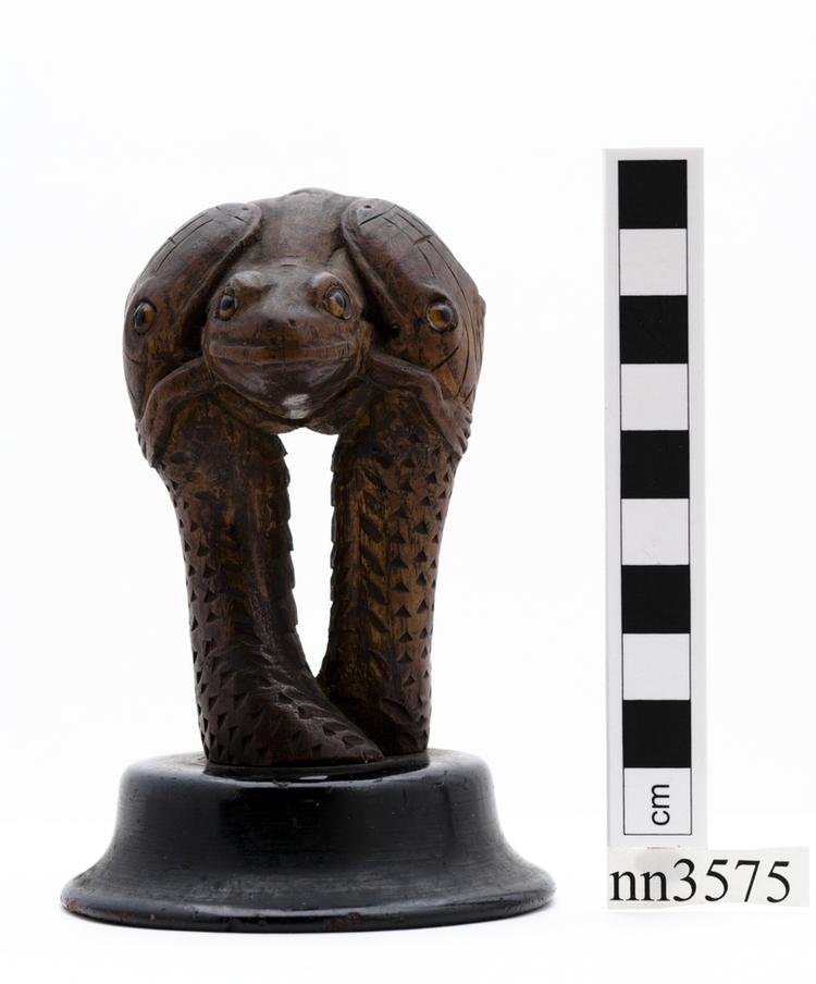Frontal view of whole of Horniman Museum object no nn3575
