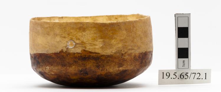 Image of container (containers); lamp (lighting devices); batta; batochi; elbettan; albattan; tahattint