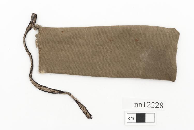 Image of textile; pouch (containers)