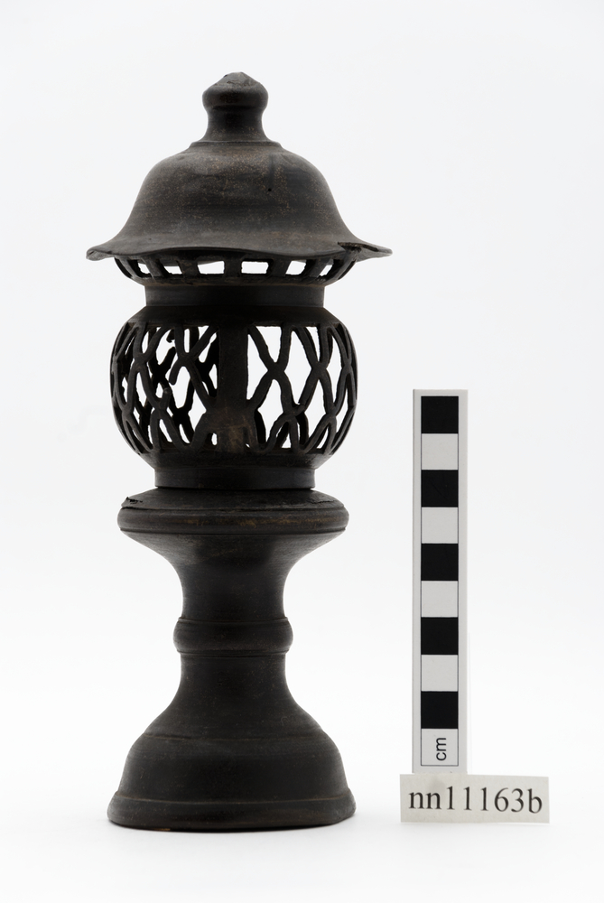 lamp (ritual & belief: religious buildings & furnishings)