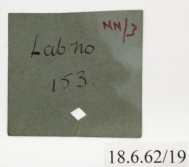 General view of label of Horniman Museum object no 18.6.62/19