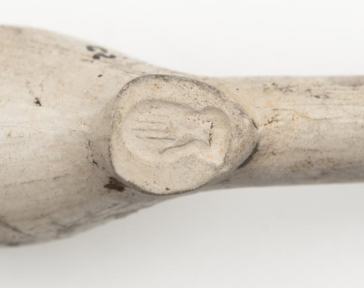 Detail view of mark of Horniman Museum object no nn6659