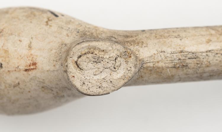 Detail view of mark of Horniman Museum object no nn6641