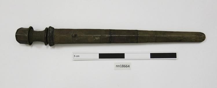 Image of sheath (weapons: accessories); dagger (weapons: edged)