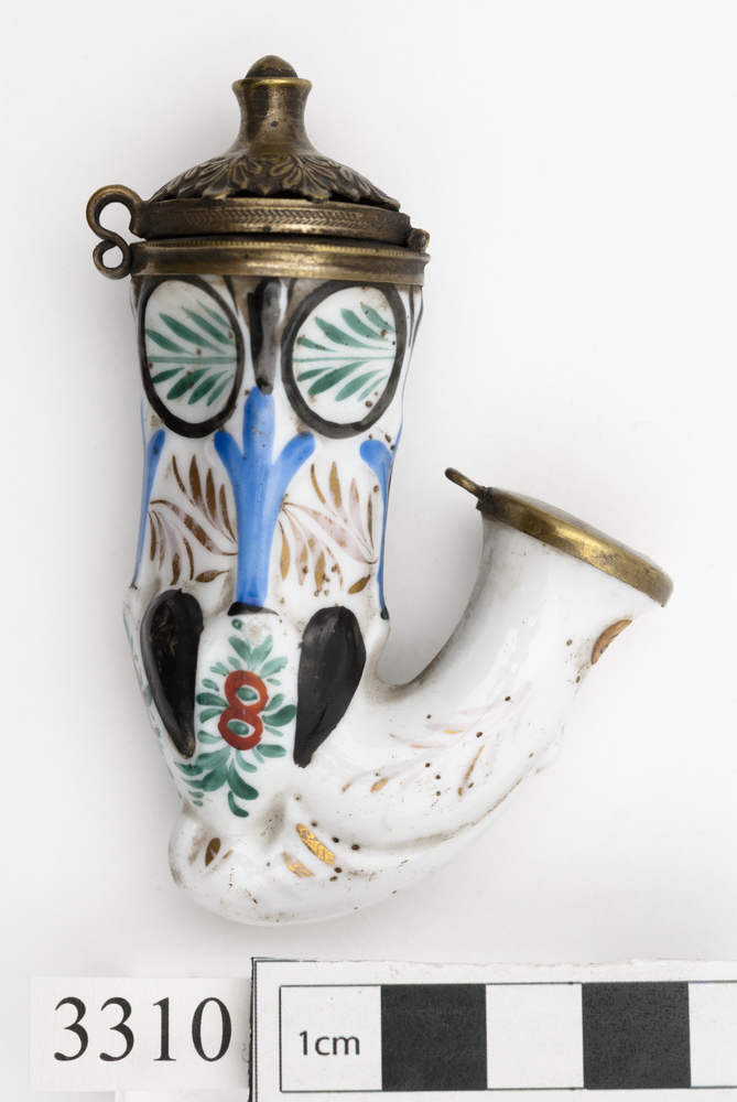 Image of pipe bowl (pipe (narcotics & intoxicants: smoking))